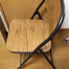 椅子。木製の画像