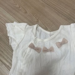 60 女の子　ロンパース　リボン　フリル　チューリップ柄　赤ちゃん本舗の画像