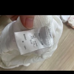 60 女の子　ロンパース　リボン　フリル　チューリップ柄　赤ちゃん本舗の画像