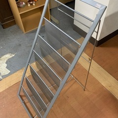 ★早い者勝ち★マガジンラック・6段・メッシュタイプ・折りたたみ式・約高さ82cm×横幅37cm※詳しい状態やサイズ等は現物にてご確認ください。の画像