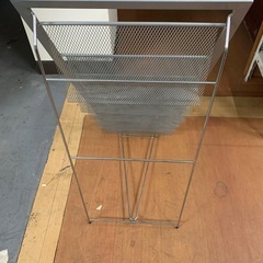 ★早い者勝ち★マガジンラック・6段・メッシュタイプ・折りたたみ式・約高さ82cm×横幅37cm※詳しい状態やサイズ等は現物にてご確認ください。の画像