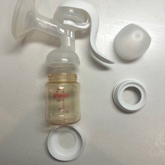 Pigeon 手動さく乳器とアダプターの画像