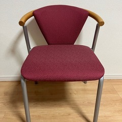 美品パッド入りスタッキングチェア4脚の画像