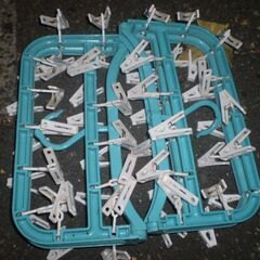 洗濯ハンガー　2個  縦32㎝横32.5㎝　折り畳みできます。の画像