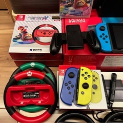 ニンテンドーSwitch マリオカートセット　ソフト 
Joy-Con　純正ハンドル4ヶ　スイッチ の画像