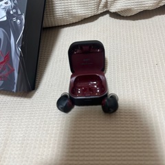 ローレン・イロアス AVIOT コラボイヤホンの画像