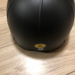 黒いヘルメットです lの画像