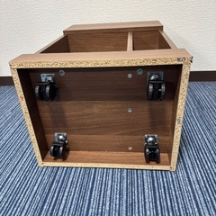 【幅40奥行き30高さ60】サイドテーブル　キャスター付き　の画像