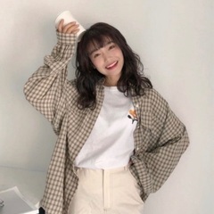 ベージュ チェックシャツの画像