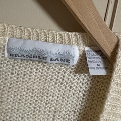 深めVネックカーディガンの画像