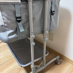 キャスター付き　ベビーベッドの画像