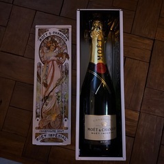 モエ・エ・シャンドン 創業280周年記念 アルフォンス・ミュシャ ギフトボックスの画像