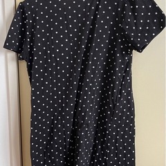 黒の水玉模様 半袖チュニックの画像