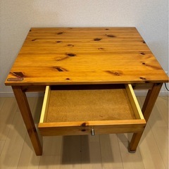 引き出し付きデスクの画像