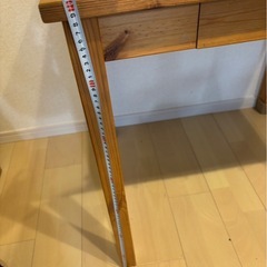 引き出し付きデスクの画像