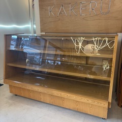 ガラスショーケース　ディスプレイ　照明付き　店舗什器の画像