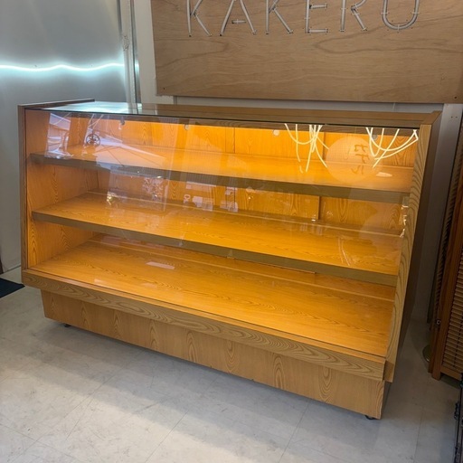 ガラスショーケース　ディスプレイ　照明付き　店舗什器