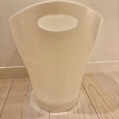 Umbra ガルビノカン MWH フタ無しゴミ箱の画像