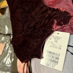 パーティードレス　未使用　結婚式　お呼ばれ　Boutique NICOLE　ブティックニコル　セットアップ　ノースリーブ　フレアスカート　カラー赤　販売時価格4万円の画像