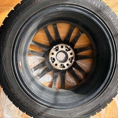 アルミホイールとスタッドレスタイヤ
4本セットの画像