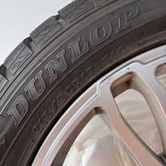 アルミホイールとスタッドレスタイヤ
4本セットの画像