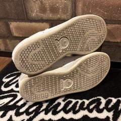 スタンスミス スピック別注　白　ベージュの画像