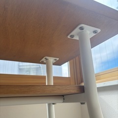 11/25まで【引き取り限定】木目調デスク◆ホワイト脚◆奥行き薄型の画像