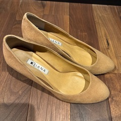 DIANA キャメル スエード パンプス　23.5の画像