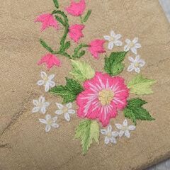 ポシェット 中国 サコッシュ 花刺繍 サテン生地調 スマホポーチ 小物入れの画像