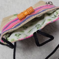 ポシェット 中国 サコッシュ 花刺繍 サテン生地調 スマホポーチ 小物入れの画像