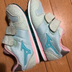 キッズ　スニーカー　18.0の画像