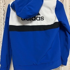 adidas ジャンパー130の画像