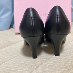【新品 未使用】 DIANA 黒パンプス 21.5の画像
