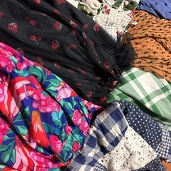 レトロ　派手　ポップなど目立つ柄ひらひらロングスカートの画像