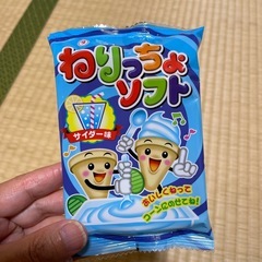 キティコラボピュレグミと駄菓子の画像
