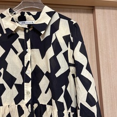 【ザラ ZARA】グラフィックデザイン ギャザー シャツワンピースX Lの画像