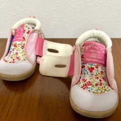 キッズ靴3点セット(長靴、サンダル、スニーカー)の画像