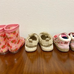 キッズ靴3点セット(長靴、サンダル、スニーカー)の画像