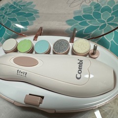 Combi ベビーピンク ネイルケアセット　電動爪切りの画像