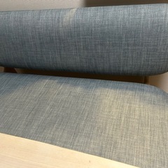 テーブルとイスの画像