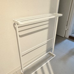 山崎実業 tower　バスタオルハンガー ホワイト の画像