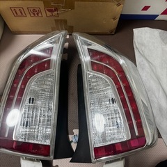 30プリウス後期純正てーるテールの画像