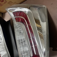 30プリウス後期純正てーるテールの画像