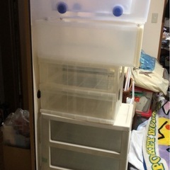 収納ケース、真ん中二つは取引済みの画像