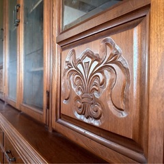 【超希少/破格】ヴィクトリア様式 高級彫刻大型アンティークキャビネット一式　オールドカリモク/karimoku/大塚家具/アーリーアメリカンの画像