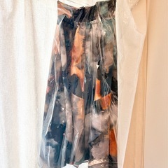 【大人気】ユナイテッドトウキョウ　ヴィーガンレザーフレアスカート ロングスカート UNITED マルチカラー 総柄　の画像