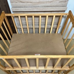 ベビーベッド　木製の画像