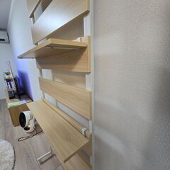 突っ張りパーテーション　棚付きの画像