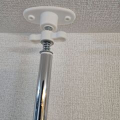 突っ張りパーテーション　棚付きの画像