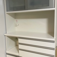 食器棚　吊り戸棚付きカップボードの画像